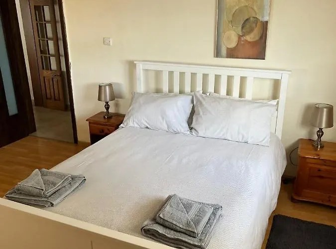 Apartment Groundfloor By The Sea, Fabulous Views St. Paul's Bay