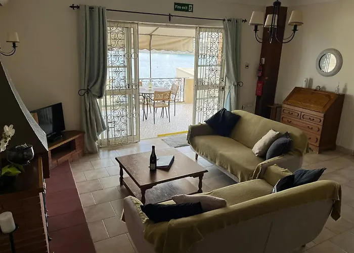 Apartment Groundfloor By The Sea, Fabulous Views St. Paul's Bay