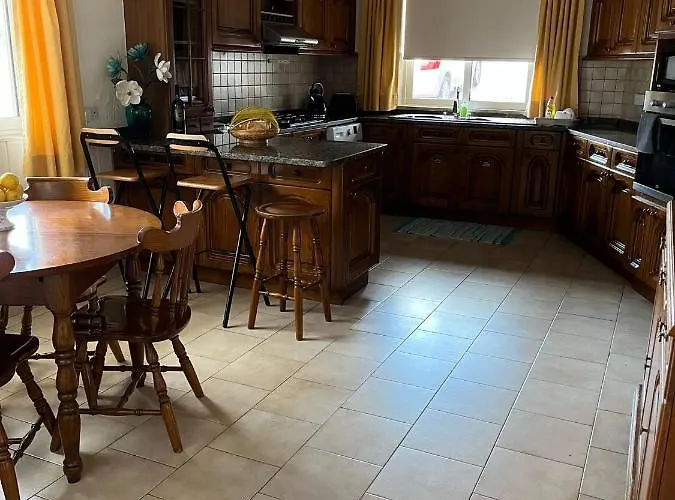 Groundfloor By The Sea, Fabulous Views St. Paul's Bay